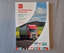 The official driver theory test 2024 edition (trucks and buses)