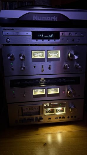 audio vintage set with speakers