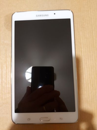 Samsung Galaxy Tab 4, White, 7 inch, 8GB, in excellent condition