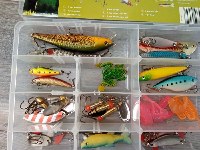 30 Piece Fishing Bait Set.