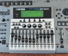 ROLAND BOSS BR-1600, 16 Track Digital Recording Studio