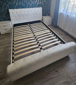 Faux white leather king size bed frame with bamboo mattress and 2 bedside lockers