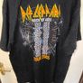 Retro Def leppard band graphic T-shirt size XL Image 2