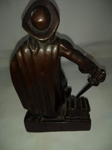 Poirot metal figurine