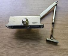 Automatic door closer heavy duty GEZE