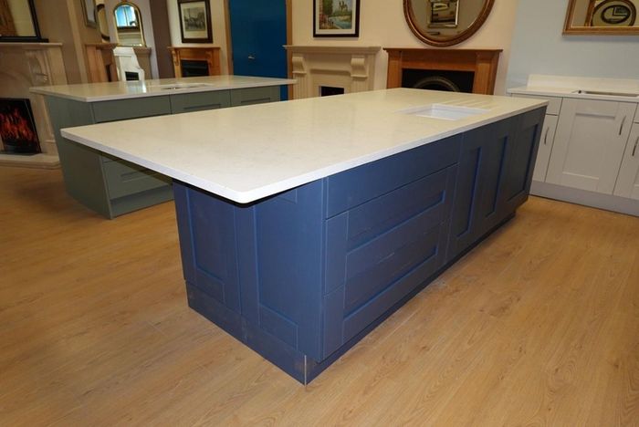 Kitchen worktops, kitchen islands and kitchen cabinets