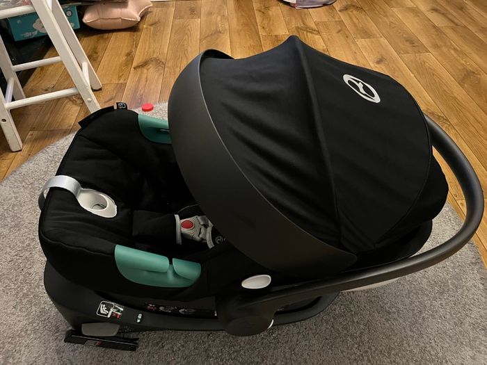 Car Seat with Base . Cybex Aton. B2 . R129
