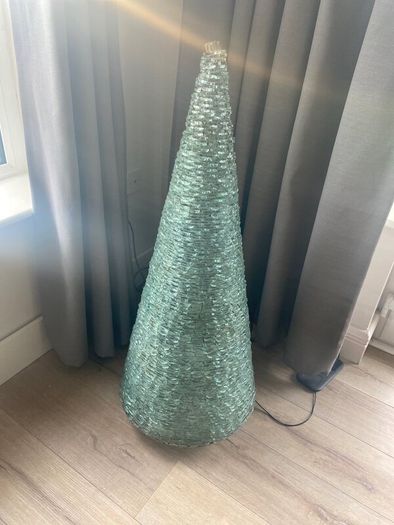 Glass pyramid lamp