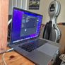 MacBook Pro 15,1/i7-8750H/16GB Ram/256GB SSD/Touch Bar/555x/15" RD/B Image 3