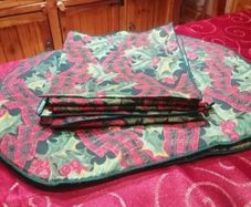 Set of 4 vntage Christmas placemats and napkins - Holly