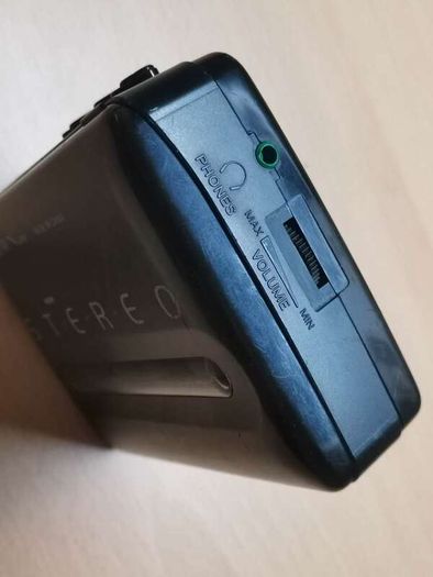 Crown SZ-32 Walkman Cassette Player