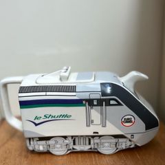 Le Shuttle novelty Teapot