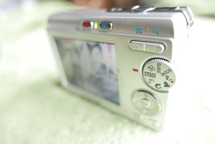 OLYMPUS C505 Digital Camera 6,0MP , Card ,runs on AA batteries Tested