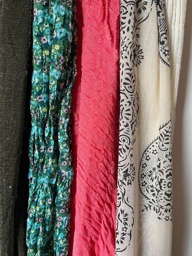 Hanger Organiser multi use - Scarf, Belt, Jewellery- Soft Green Brand New With 6 Scarves / shawls In Mint Condition.  (6)