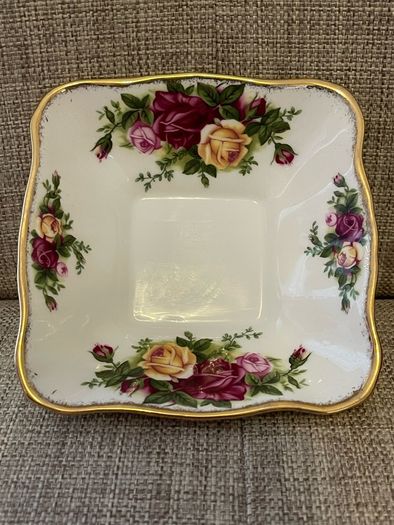 Royal Albert Old Country Roses dish