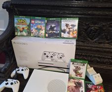 Xbox One S 1TB Box, Controllers, Games