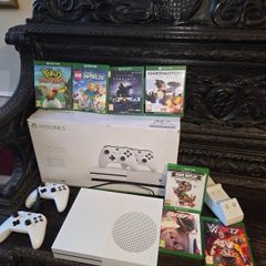 Xbox One S 1TB Box, Controllers, Games