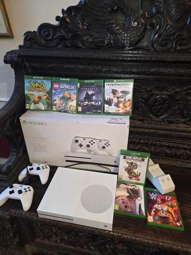 Xbox One S 1TB Box, Controllers, Games