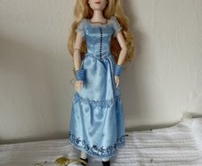 Through the looking glass Alice doll