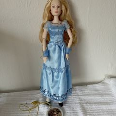 Through the looking glass Alice doll