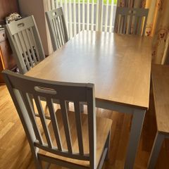 table & chairs