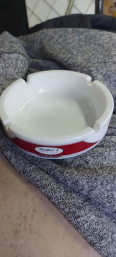 Carrolls no1 ashtray,nice condition,,price includes post to anywhere in ireland,collectors item ,with smoking ban..sold as seen.