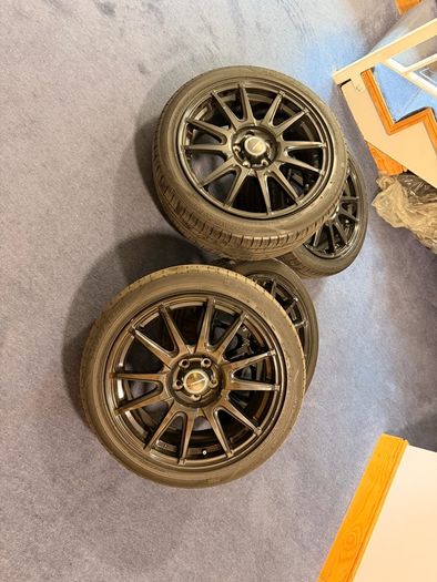 Pruis 17 inch wheels