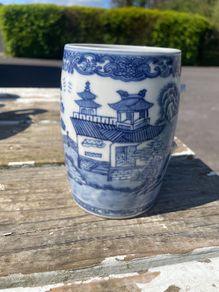 Chinese Qing Dynasty Qianlong Blue and White mug