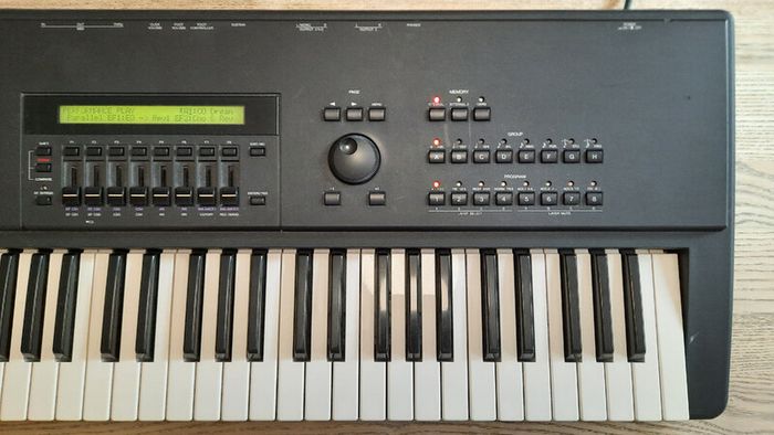 Yamaha SY85 Synthesizer