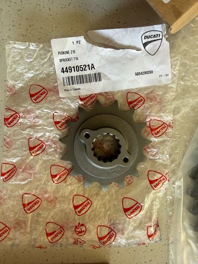 Original Ducati Final drive kit +  toothed belt