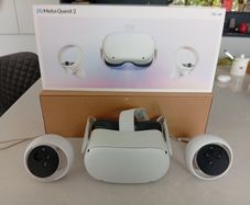 Meta quest 2 vr headset with headstrap