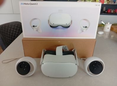Meta quest 2 vr headset with headstrap