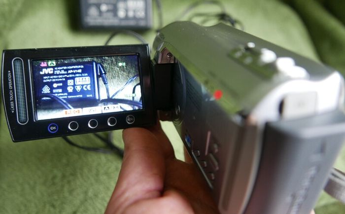 JVC GZ-MG360 Everio Hybrid Camcorder, 60GB Hard Disc Drive, Micro SD Slot, 35x Optical Zoom
