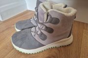 winter boots, size UK 4