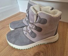 winter boots, size UK 4