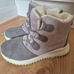 winter boots, size UK 4