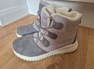 winter boots, size UK 4