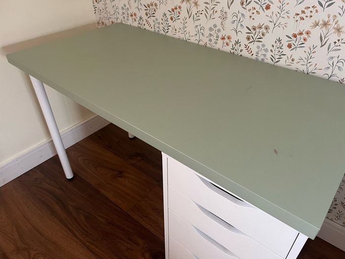 Desk with drawer unit