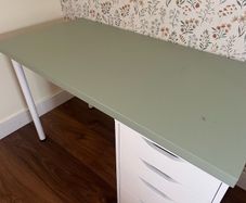 Desk with drawer unit