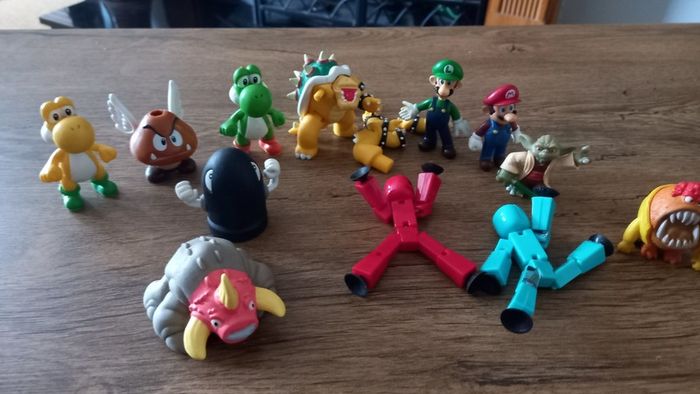 Action figures super Mario( mixed with others(