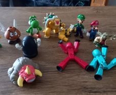 Action figures super Mario( mixed with others(