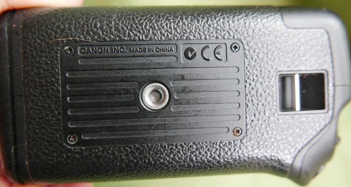 Canon BG-E3 Battery Grip For EOS 350D & 400D with two batteries