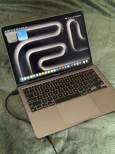 Macbook Air M1 2020  8gb Ram 256gb Ssd 95% Battery