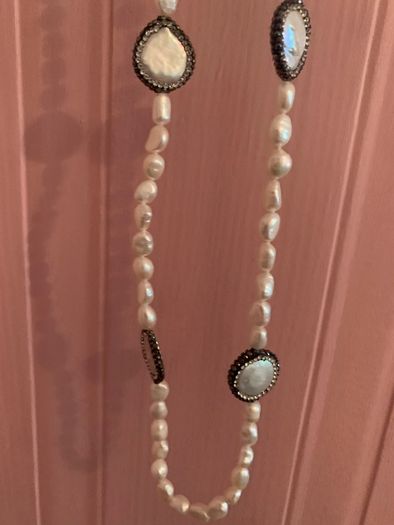 Long pearl necklace