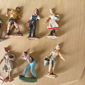 8 x 1960s Britains Crescent, 2 x Hong Kong farming figures. 10 total