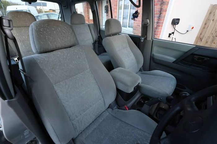 2000 Mitsubishi Pajero 3.5 V6 petrol