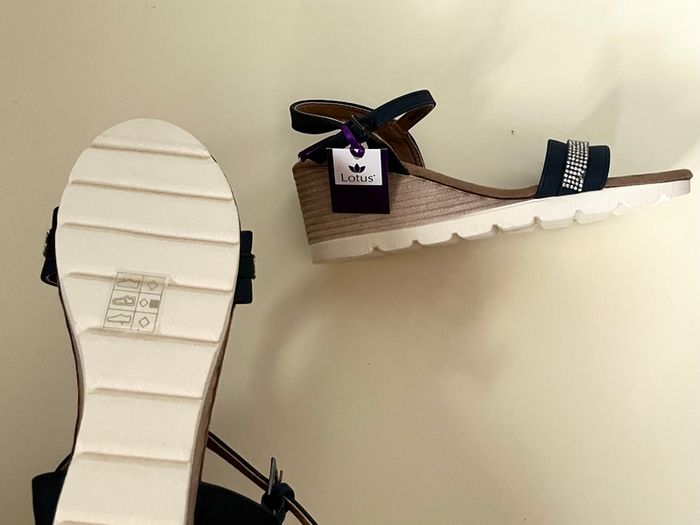Lotus Wedge sandal