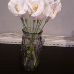 10 white crochet lilies in heavy glass jar  35 euro