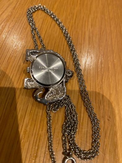 Long Chain With elephant pendant clock