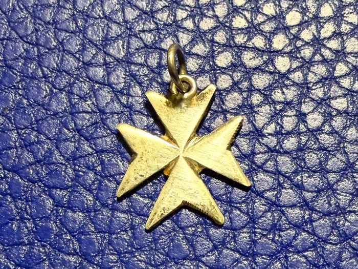 Maltese Cross Pendant